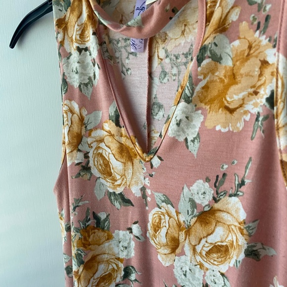 Francesca’s pink floral sundress - Picture 3 of 8